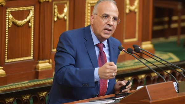  وزير الري الدكتور