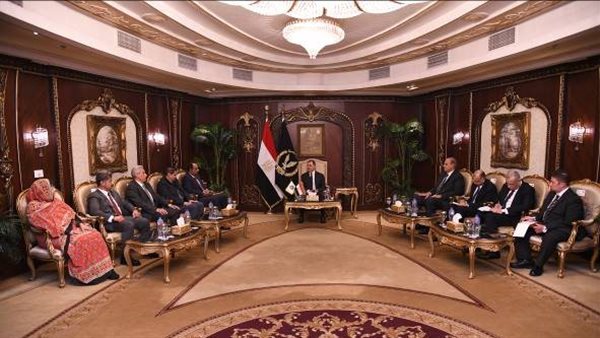 وزير الداخلية يستقبل