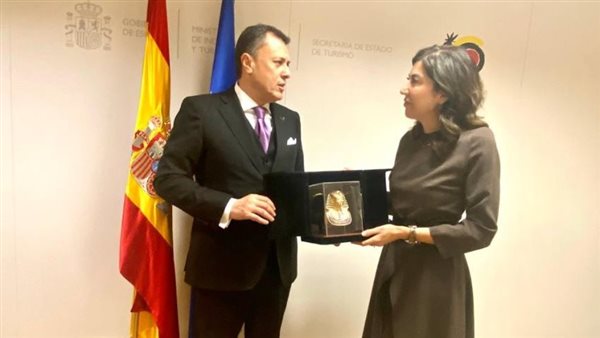 وزير السياحة والآثار