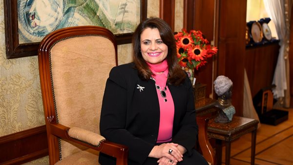 وزيرة الهجرة سها