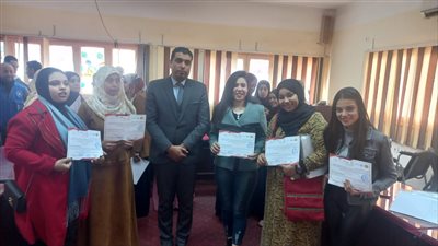 القوى العاملة: تسلم شهادات خريجي 7 دورات تدريبية بالتعاون مع برنامج الغذاء العالمي بسوهاج