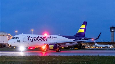 هضربك لو جيتي.. مكالمة هاتفية تجبر قائد طائرة متجهة للسعودية بإنزال راكبة مصرية