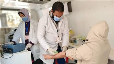 صحة المنيا توقع الكشف الطبي على 1821 حالة خلال قافلة طبية بديرمواس