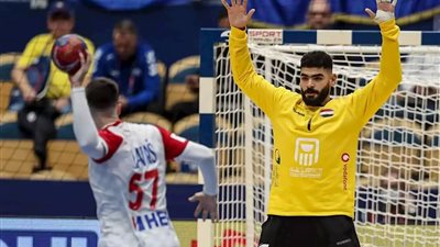والدة حارس مرمى منتخب مصر لكرة اليد: ابني لعب مباراة المغرب وهو مصاب وقدم أداءً مميزًا