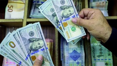 الدولار يتراجع عالميا بنسبة 0.62% للمرة الأولى في ثلاثة أسابيع
