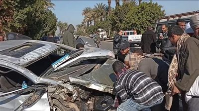 إصابة 3 أشخاص في تصادم سيارة ملاكي بسوهاج | صور