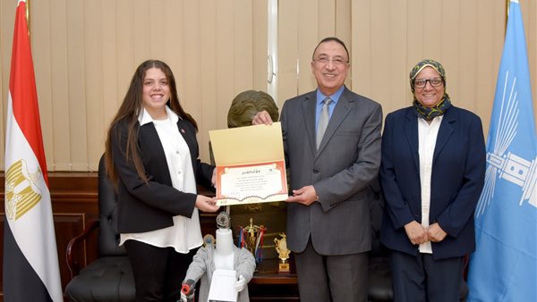 تكريم محافظ الإسكندرية