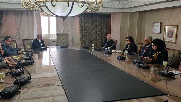 جانب مع اجتماع التعليم