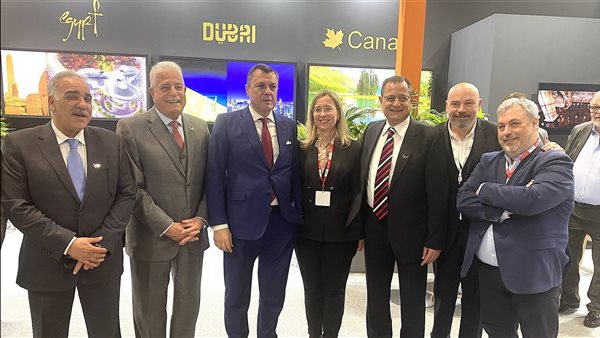 وزير السياحة يفتتح