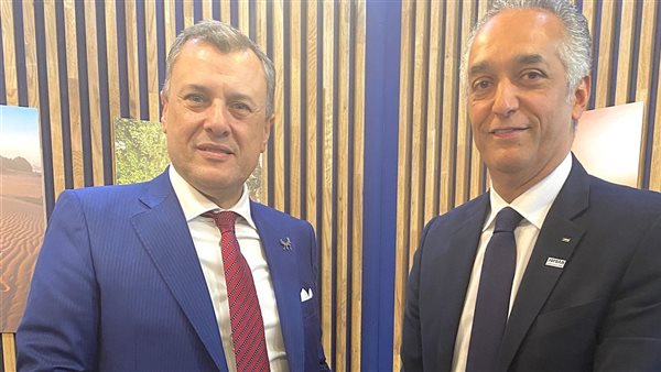 وزير السياحة ونظيرة