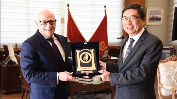 محافظ بورسعيد وسفير