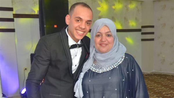 أحمد ووالدته صباح