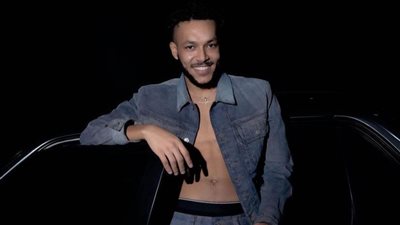 ويجز ينتقد شخص صوره دون إذنه: أنا ماشي عادي مش بتشقلب ليه تصورني