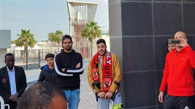 أكرم توفيق يصل قطر لاستكمال برنامجه التأهيلي بعد جراحة الصليبي