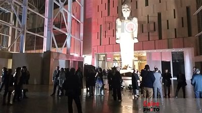 الآلاف من محبي الآثار يشهدون بروفات افتتاح المتحف المصري الكبير | بث مباشر