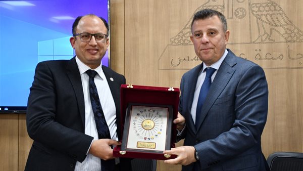 رؤساء جامعتي حلوان