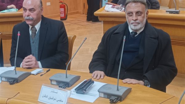 جانب من المائدة المستديرة