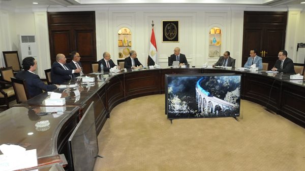 وزير الإسكان والمرافق