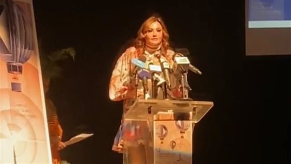 الفنانة بشرى