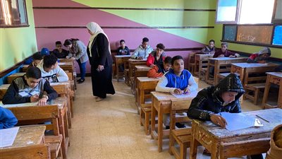 تعليم الفيوم تجري جولة ميدانية لمتابعة امتحانات الشهادة الإعدادية