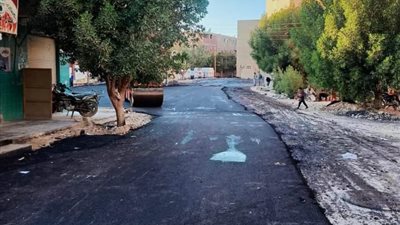 رصف 75% من طرق وشوارع مدينة الخارجة بالوادي الجديد