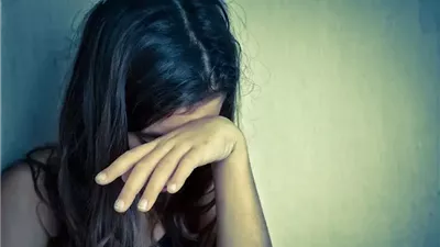 القبض على المتهمين باستدراج فتاة والتعدي عليها داخل شاليه بالسويس