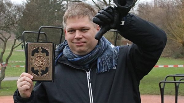 حرق نسخة من القرآن