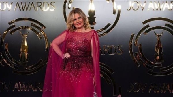 الفنانة يسرا