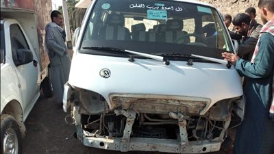 إصابة فتاة في حادث تصادم 3 سيارات بأسيوط | صور