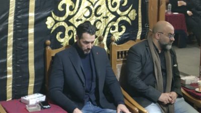 أبرزهم المطرب فارس.. عزاء والدة الفنان أحمد هارون بمسجد عمر مكرم بحضور بعض الفنانين | بث مباشر 