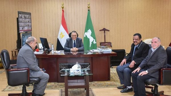 محافظ الشرقية يستقبل
