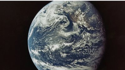 تشبه كرة حديدية ضخمة.. علماء يكتشفون النواة الداخلية لكوكب الأرض