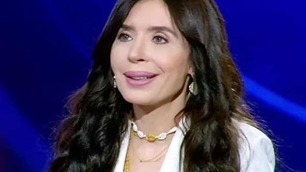 الراقصة دينا