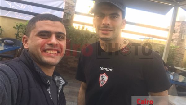 الجماهير تلتقط صورًا