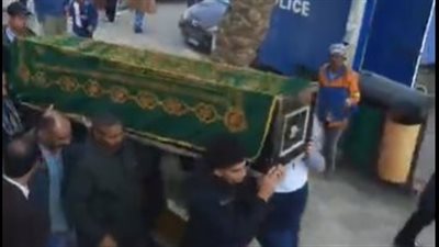 انهيار مي فاروق أثناء تشييع جثمان والدها بمسجد الحصري | بث مباشر 