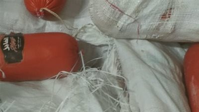 ضبط مخزن لانشون ومصنعات لحوم منتهية الصلاحية بالجيزة