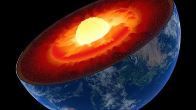 دراسة: لُب الأرض توقف عن الدوران بسرعة منذ 2009.. والكوكب قد يدور عكس الاتجاه