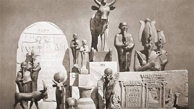 المتحف المصري بالتحرير ينشر صورة من القرن الـ 19 لقطع أثرية 