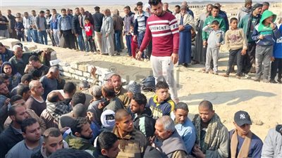 تشييع جثامين أب ونجليه لقوا مصرعهم إثر تسرب غاز داخل منزلهم ببني سويف | صور