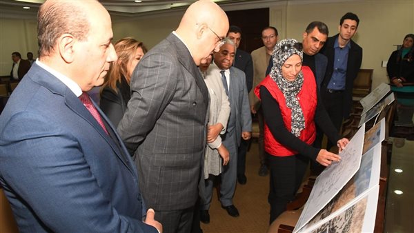 وزير الإسكان 