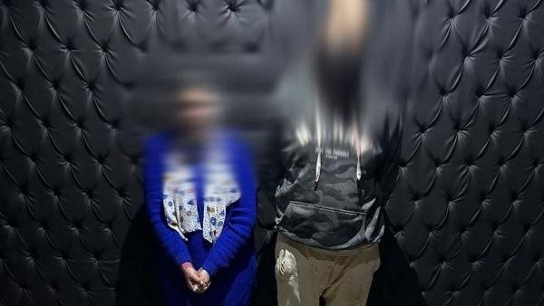 شخص وزوجته المتهمين