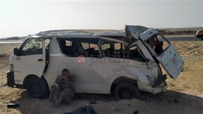 إصابة 5 أشخاص في حادث انقلاب ميكروباص بالطريق الصحراوي الغربي ببني سويف | صور 