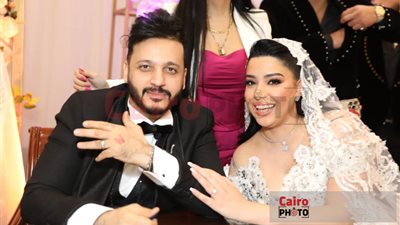 إيساف يرد على انتقادات الجمهور: زوجتي هي اللي مش بتحب السوشيال ميديا عشان بتخاف منها