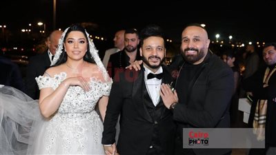 أشهر عازب في الوسط الفني.. المطرب إيساف يحتفل بعقد قرانه بمسجد مدينتي | بث مباشر