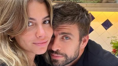 بيكيه يثبت خيانته لشاكيرا بصورته رفقة حبيبته الجديدة كلارا شيا