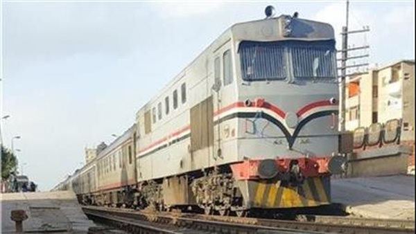 قطار يصدم شخص - أرشيفية