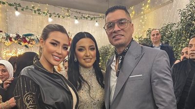 رقص وغناء على بنت الجيران.. أجواء خطوبة حسن شاكوش بحضور عمر كمال | فيديو