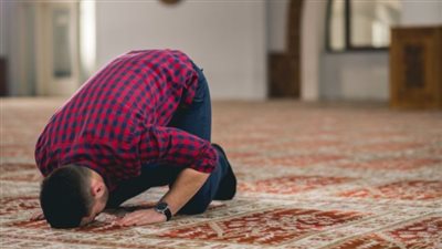 الإفتاء تكشف حكم قراءة القرآن في الركوع والسجود