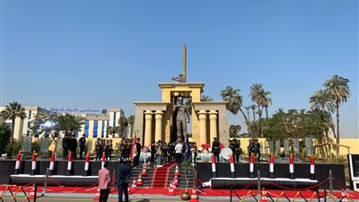 الأقصر تحتفل بعيد الشرطة بأكاليل من الزهور على نصب الجندي المجهول