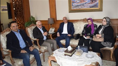 محافظ بورسعيد يلتقي رئيس قطاع الحسابات والمديريات في وزارة المالية | تفاصيل 